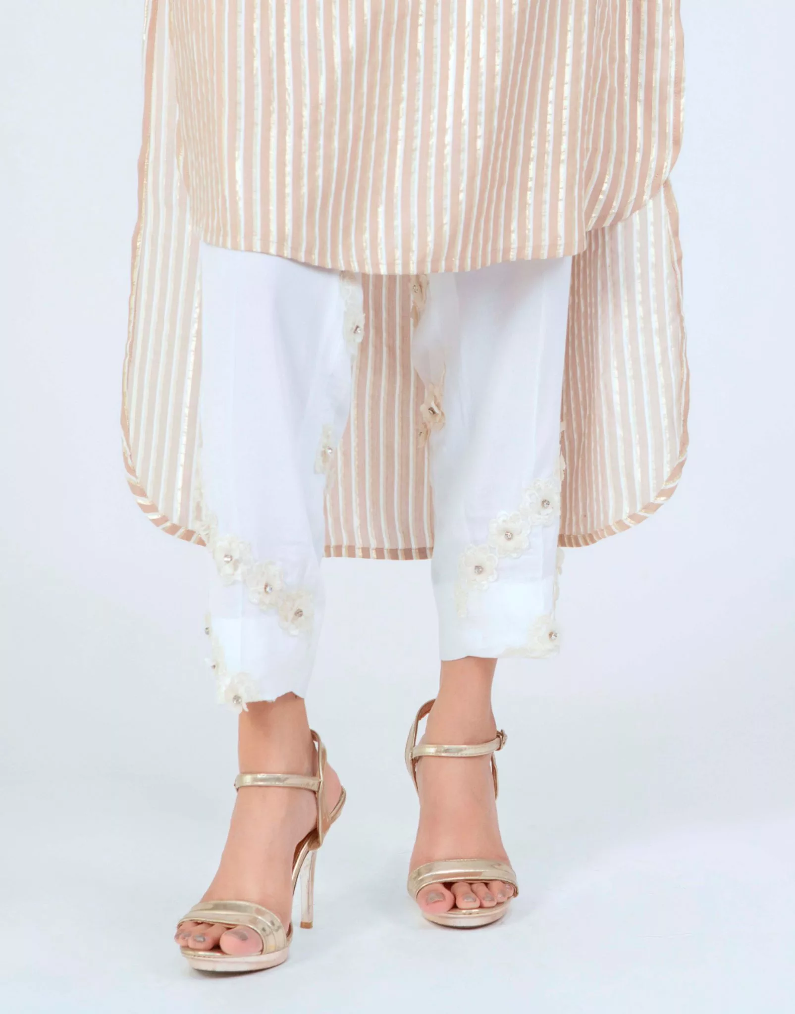 Off White Daisies - Image 2